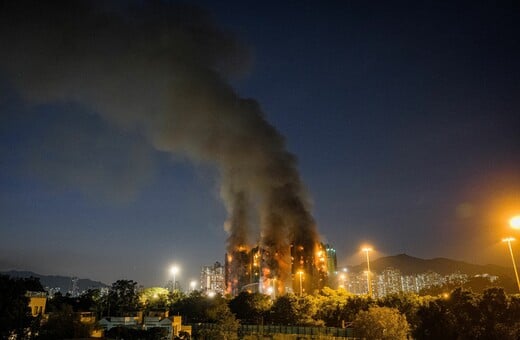 Η Κίνα προειδοποιεί τα διεθνή ΜΜΕ για τη φωτιά στο Χονγκ Κονγκ: «Μην διαδίδετε συκοφαντίες»