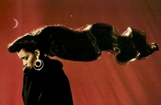 Farida Khelfa: Η μούσα του Gaultier και του Alaïa βγάζει στο σφυρί το παρελθόν της 