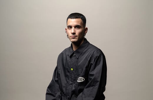 «Η έμπνευση μπορεί να έρθει από κάποιον που σε έβρισε στον δρόμο ή από μια μελωδία»