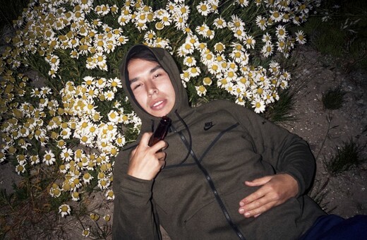 ΕΠΕΞ Τρυφερά πορτρέτα της καθημερινής ζωής από έναν Γροιλανδό φωτογράφο 