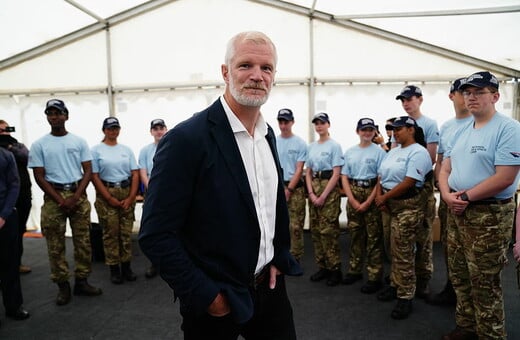 «Η σκιά του πολέμου επιστρέφει στην Ευρώπη»: Η Βρετανία προετοιμάζει την κοινωνία για ενδεχόμενο πόλεμο