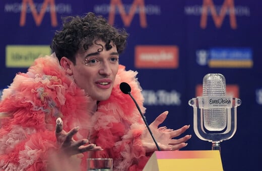 Eurovision 2026: «Δεν έχει θέση στο ράφι μου» - To Nemo επιστρέφει το τρόπαιο σε ένδειξη διαμαρτυρίας για το Ισραήλ 