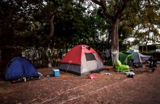 ΦΟΙΝΙΚΟΥΝΤΑ ΔΟΛΟΦΟΝΙΑ ΚΑΜΠΙΝΓΚ