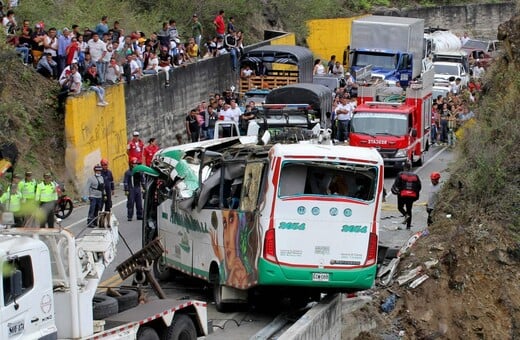 Κολομβία: 17 νεκροί μετά την πτώση πούλμαν σε χαράδρα 