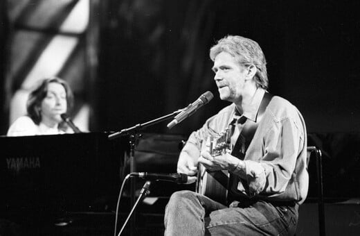 Στο πλευρό του Nemo ο Ιρλανδός νικητής της Eurovision - Επιστρέφει το τρόπαιο λόγω Ισραήλ 