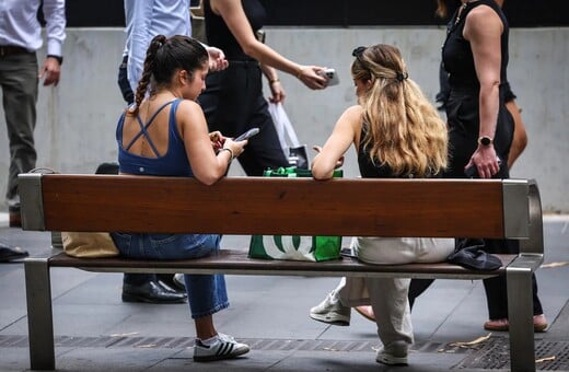 Αυστραλία: Τα social media απαγορεύτηκαν αλλά οι έφηβοι παραμένουν online 