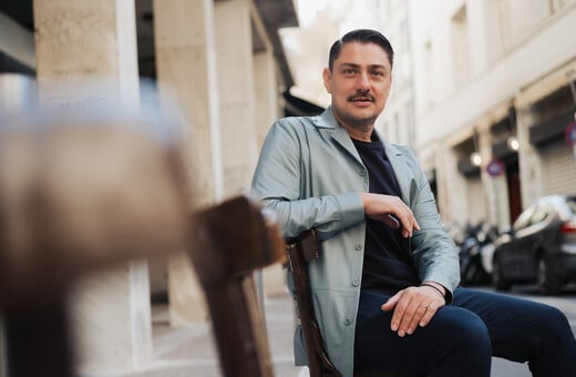 Ο takis ξεκίνησε από το Κιάτο και έφτασε στα κορυφαία θέατρα του κόσμου