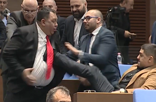 Γροθιές στη Βουλή της Βουλγαρίας λίγες ημέρες πριν από την ένταξη στο ευρώ