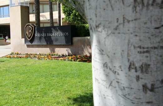 Η Warner Bros φέρεται να απορρίπτει την προσφορά εξαγοράς της Paramount
