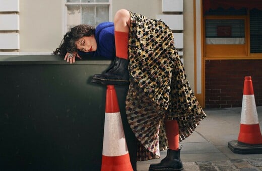 Η τέχνη της άνεσης: Η Dr. Martens επανασυστήνει τη Zebzag Sole μέσα από μια νέα σιλουέτα