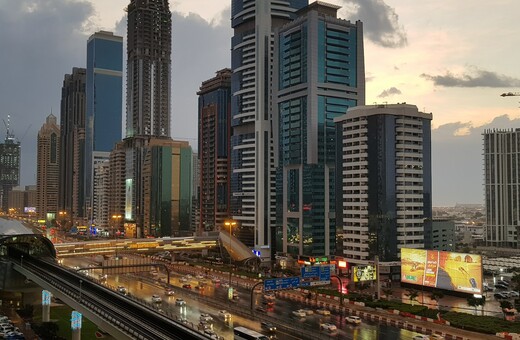 ΝΤΟΥΜΠΑΪ ΚΑΚΟΚΑΙΡΙΑ ΒΡΟΧΕΣ ΚΑΚΟΚΑΙΡΙΑ ΠΛΗΜΜΥΡΕΣ