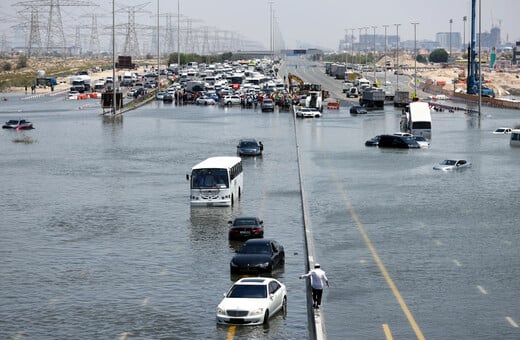 Ντουμπάι: Ισχυρές βροχοπτώσεις προκάλεσαν πλημμύρες - «Παραμείνετε σε εσωτερικούς χώρους»