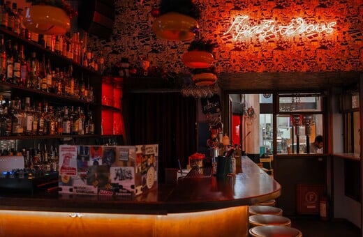 Πραξιτέλους bar: Εδώ και 16 χρόνια μάς προσφέρει τη διασκέδαση που αγαπάμε