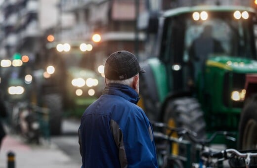 Αγροτικά μπλόκα: Πού σημειώνονται καθυστερήσεις - Ακυρώσεις έως και 50% σε καταλύματα 