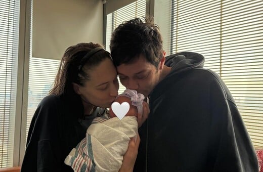 Ο Πιτ Ντέιβιντσον και Έλσι Χιούιτ υποδέχθηκαν το πρώτο τους παιδί