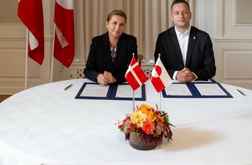 ΓΡΟΙΛΑΝΔΙΑ ΔΑΝΙΑ ΤΡΑΜΠ