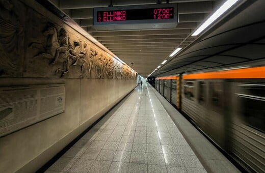 ΧΡΙΣΤΟΥΓΕΝΝΑ 2025 ΛΕΩΦΟΡΕΙΑ ΤΡΟΛΕΙ ΜΕΤΡΟ ΤΡΑΜ