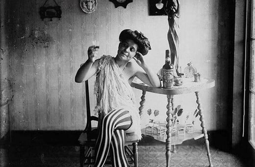 «Τι χρειάζονται λόγια εκεί, όπου η παντομίμα είνε τόσον εύγλωττη!»: Μία ώρα στο γύρισμα «ασέμνων ταινιών»