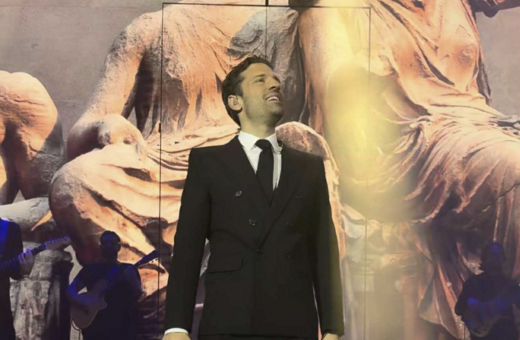 Κωνσταντίνος Αργυρός: μπουζούκια, γαρύφαλλα λιωμένα και Ελγίνεια