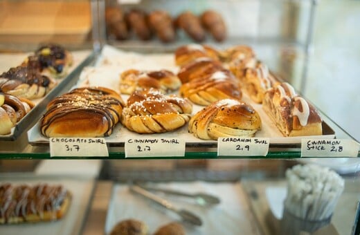 Cinnamon Rolls: Η λίστα με τα 9 πιο αφράτα buns που κάνουν τον χειμώνα στην Αθήνα να ρολάρει καλυτέρα