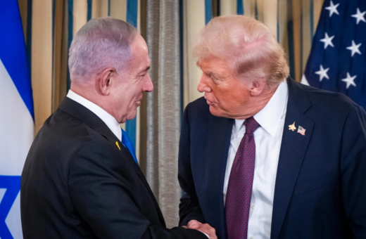 Ο Τραμπ υποδέχτηκε τον Νετανιάχου με επαίνους και εξαπέλυσε απειλές προς τη Χαμάς 