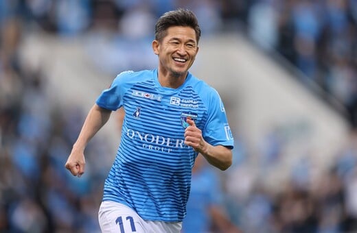 Ο γηραιότερος εν ενεργεία επαγγελματίας ποδοσφαιριστής υπέγραψε για ακόμη μία σεζόν