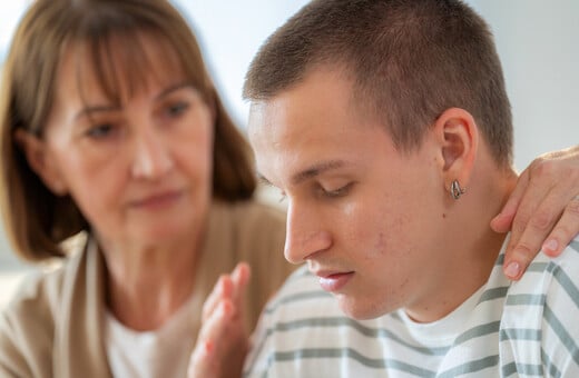 ΒΙΑ ΑΝΗΛΙΚΩΝ ΕΝΔΟΟΙΚΟΓΕΝΕΙΑΚΗ ΒΙΑ ΛΟΝΔΙΝΟ