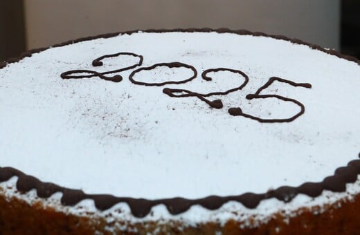 ΒΑΣΙΛΟΠΙΤΑ ΦΛΟΥΡΙ ΕΘΙΜΟ ΚΟΜΜΑΤΙΑ