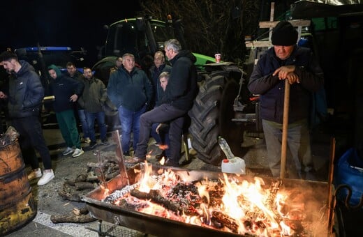 ΜΠΛΟΚΑ ΑΓΡΟΤΩΝ ΜΑΛΓΑΡΑ