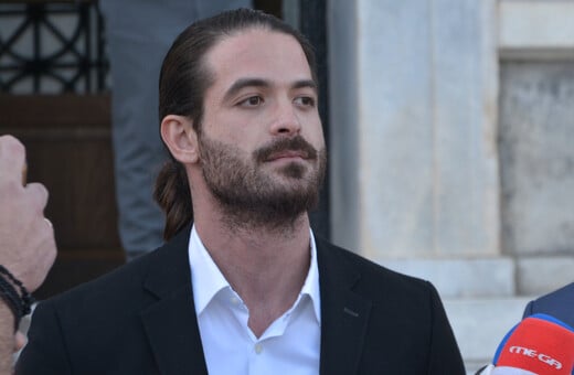 Άρης Μουγκοπέτρος: «Ο μπαμπάς θα είναι πάντα εδώ» - Η ανάρτηση μετά τη δικαστική διαμάχη