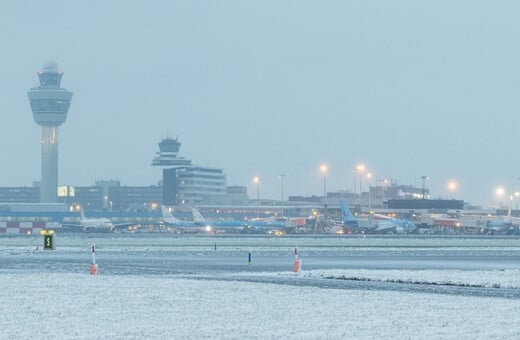 Άμστερνταμ: Το αεροδρόμιο ακύρωσε τουλάχιστον 700 πτήσεις λόγω σφοδρής χιονόπτωσης