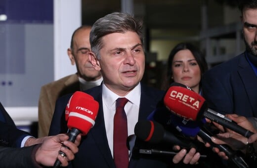 Νικόλας Φαραντούρης: Δεν παραδίδει την έδρα του - «Συνεχίζω απερίσπαστος το έργο μου»