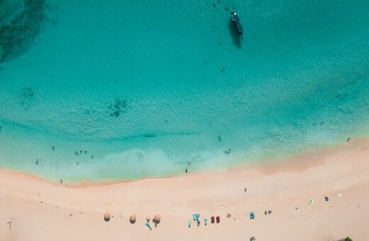 ΣΚ - Το νησί της Καραϊβικής στο οποίο απαγορεύεται η πρόσβαση των ντόπιων στις παραλίες