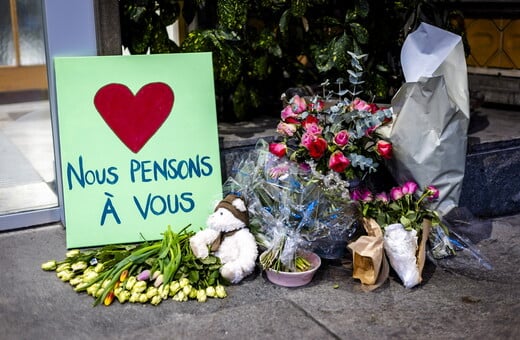 ΕΛΒΕΤΙΑ CRANS MONTANA ΙΔΙΟΚΤΗΤΗΣ ΜΠΑΡ ΦΩΤΙΑ ΠΟΡΤΑ