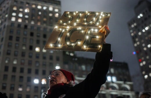 ΜΙΝΕΑΠΟΛΗ ΜΙΝΕΣΟΤΑ ΠΥΡΟΒΟΛΙΣΜΟΣ ΘΑΝΑΤΟΣ ΓΥΝΑΙΚΑ ICE