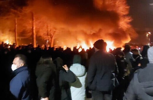 Αψηφούν την καταστολή οι διαδηλωτές στο Ιράν – Σκληρές συγκρούσεις καταγράφονται σε βίντεο