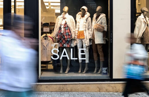 Χειμερινές εκπτώσεις 2026: «Πρεμιέρα» αύριο - Ποιες Κυριακές λειτουργούν τα καταστήματα