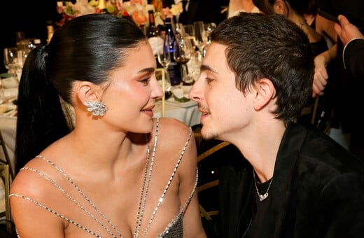 Χρυσές Σφαίρες: Το φιλί που αντάλλαξαν Timothée Chalamet και Kylie Jenner