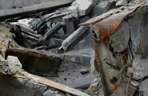 Νέος Κόσμος: Κατέρρευσε μπαλκόνι επάνω σε αυτοκίνητο 