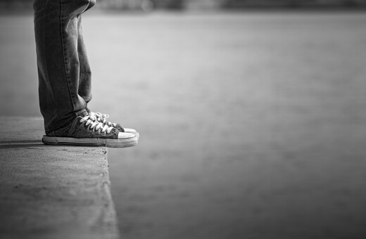 Τρεις αυτοκτονίες και μια κοινωνία που τις προσπερνά τόσο εύκολα