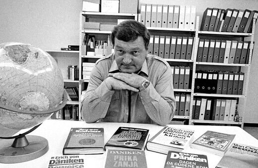 Ο Έριχ φον Ντένικεν, που έκανε μόδα τους «εξωγήινους», πέθανε στα 90 του 