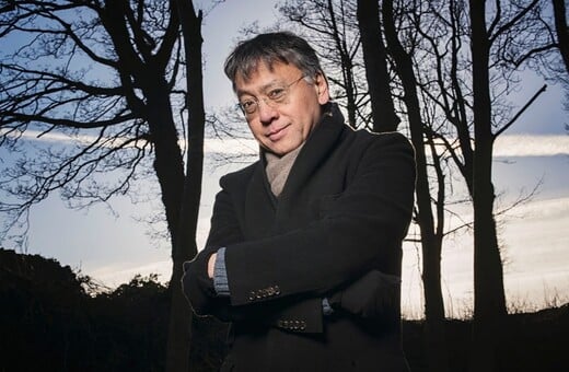 Το πίσω ράφι/ Καζούο Ισιγκούρο «Μη μ’ αφήσεις ποτέ»