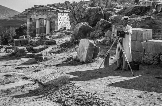 Το απολλώνιο φως των Δελφών με τον φακό του Robert McCabe