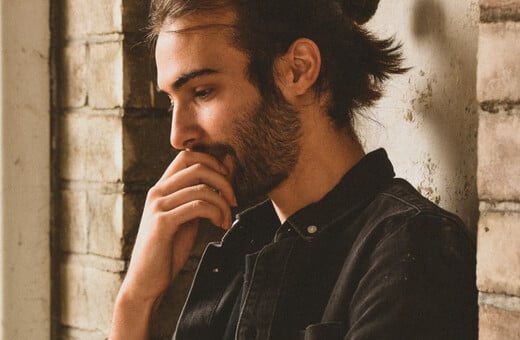 Δημήτρης Μεσημέρης: ο Κύπριος τραγουδοποιός και ο δίσκος του «Τικ Τακ»