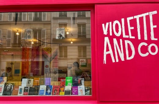 «Violette and Co»: Αστυνομική έρευνα στο γνωστό φεμινιστικό βιβλιοπωλείο του Παρισιού για βιβλίο που «αμφισβητεί την ύπαρξη του Ισραήλ»