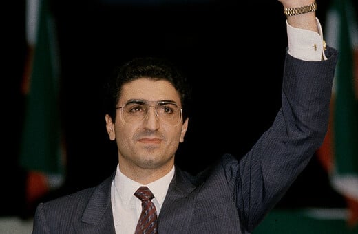 Ρεζά Παχλαβί: Ο έκπτωτος πρίγκιπας που αναδεικνύεται από την απόγνωση του ιρανικού λαού