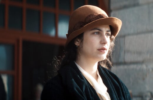 Μεγάλη Χίμαιρα: «Είμαι ηθοποιός, όχι πολιτικός» απαντά η Φωτεινή Πελούζο για τις ερωτικές σκηνές