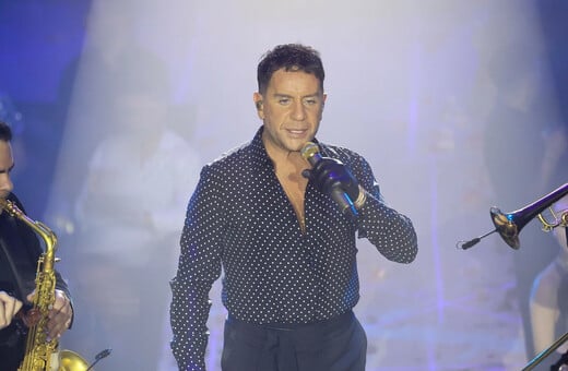 Υπόθεση Μαζωνάκη: Ο εισαγγελέας ζητά διευκρινίσεις από τον 21χρονο για τη μήνυση σε βάρος του τραγουδιστή