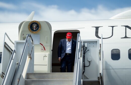 AIR FORCE ONE ΒΛΑΒΗ ΤΡΑΜΠ