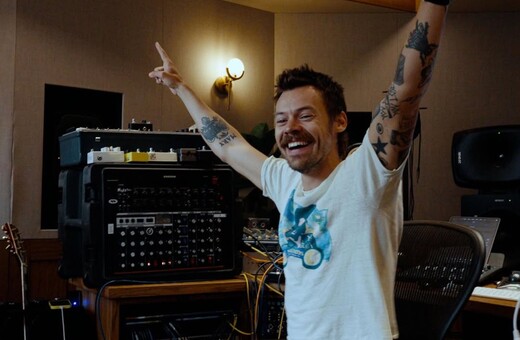 ΧΑΡΙ ΣΤΑΙΛΣ ΝΕΟ ΤΡΑΓΟΥΔΙ APERTURE